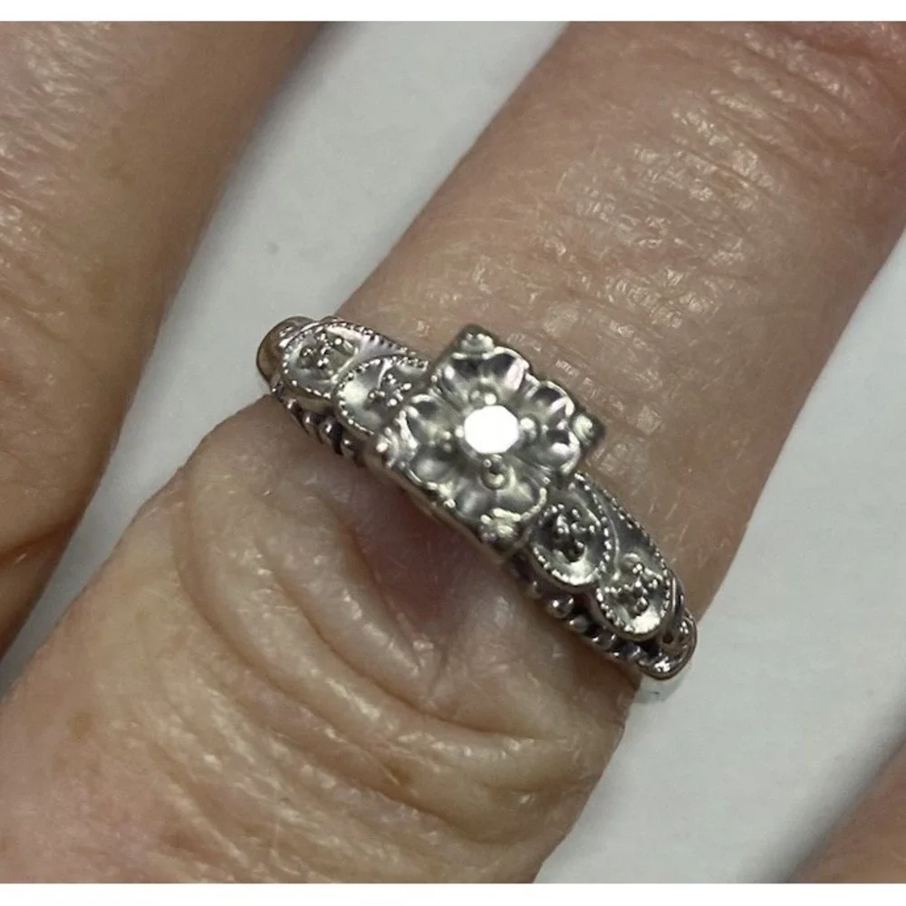 Beautiful Antique 14k White Gold Women's Diamond Engagement Ring TW 2.7g Sz.6.5